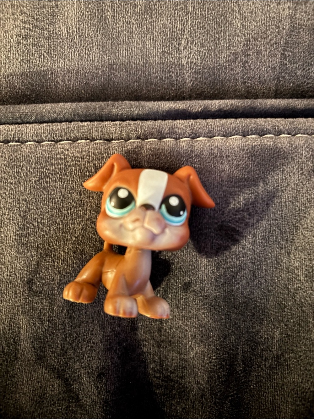 Littlest Pet Shop Brown Puppy Figure with White Face Stripe and Blue Eyes